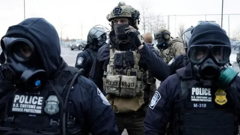 US soldiers on standby in Minneapolis during anti-ICE protests